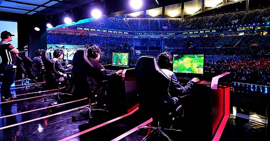 受采访时多 受采访时多